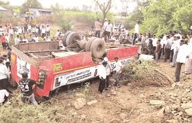 एसटी बसचा भीषण अपघात, दोघांचा मृत्यू, 25 प्रवासी जखमी