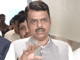 राज्यात इंधनाची 52 टक्के अधिक खरेदी; साठेबाजी करणाऱ्यांवर कारवाई करा; देवेंद्र फडणवीसांचे सर्व जिल्हाधिकाऱ्यांना कडक निर्देश