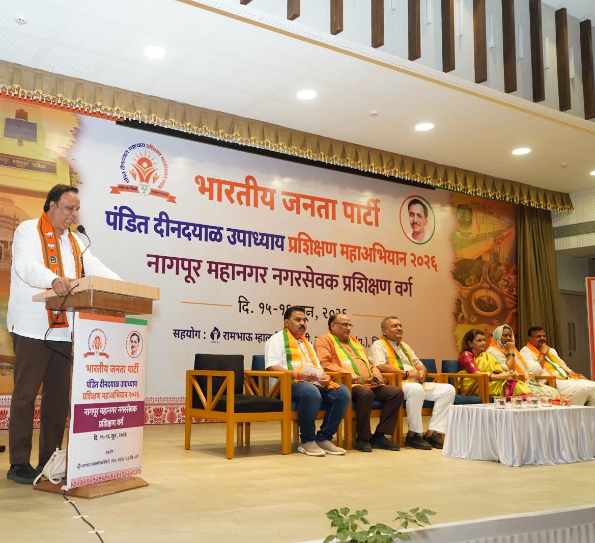 असत्य से लड़ने को प्रशिक्षण जरूरी : आशिष शेलार