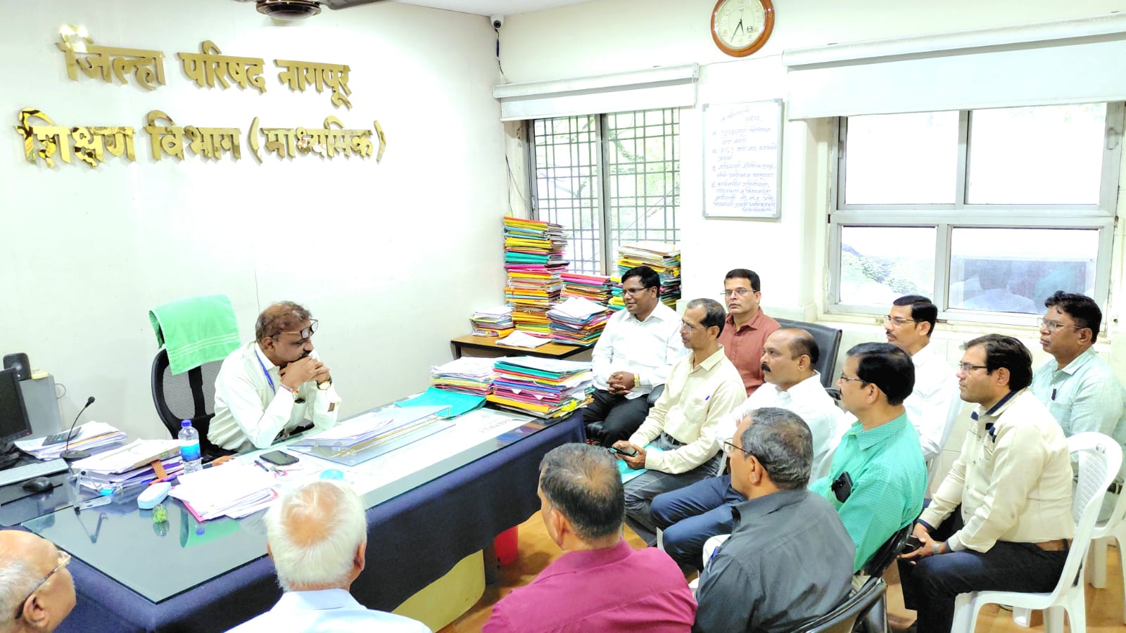 शिक्षकों की लंबित समस्याओं पर मंथन, 4 दिन में समाधान का भरोसा; शिक्षा अधिकारी ने दिए सख्त निर्देश