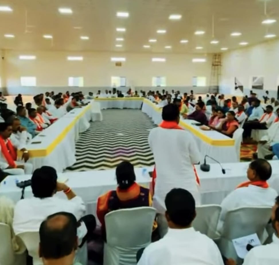 मतदाता सूची में कोई भी पात्र नागरिक न छूटे, शिवसैनिक घर-घर पहुंचें : विधायक बालाजी कल्याणकर