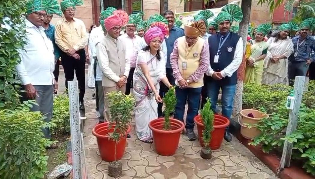वन महोत्सव में नागपुर विश्वविद्यालय की वृक्षदिंडी, पर्यावरण संरक्षण का संदेश