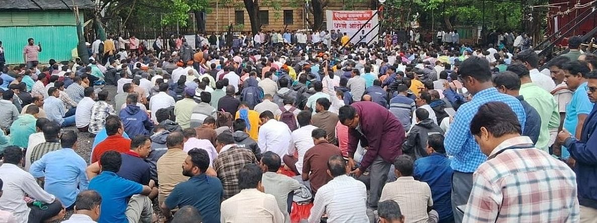 टप्पा अनुदानासाठी शिक्षकांचा एल्गार; मुंबईत विराट ठिय्या, मराठवाड्यात १,५०० शाळांना कुलूप