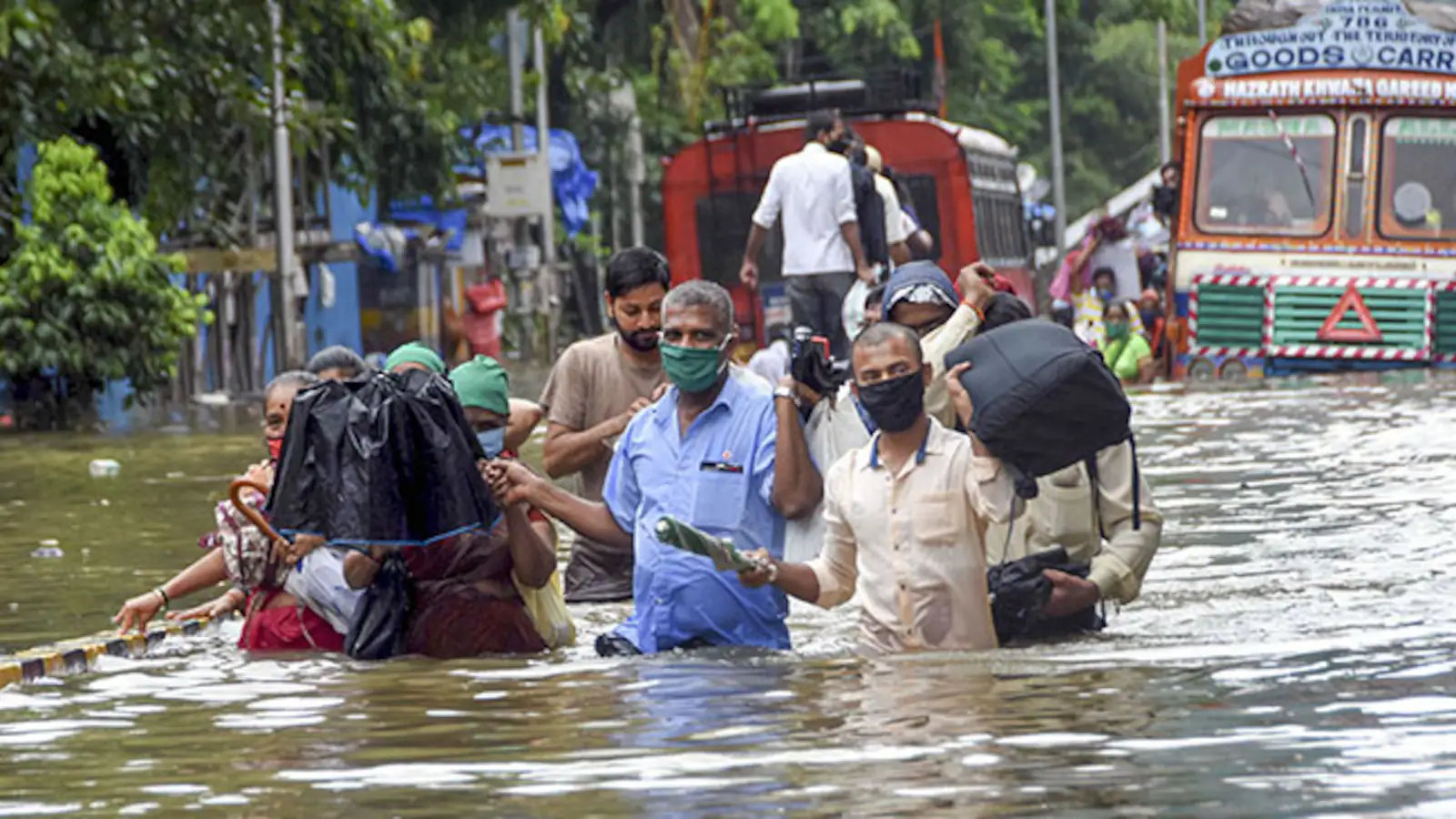 यवतमाल में दर्दनाक हादसा! बाढ़ के तेज बहाव में बही कार, मां और दो बेटियों की मौत