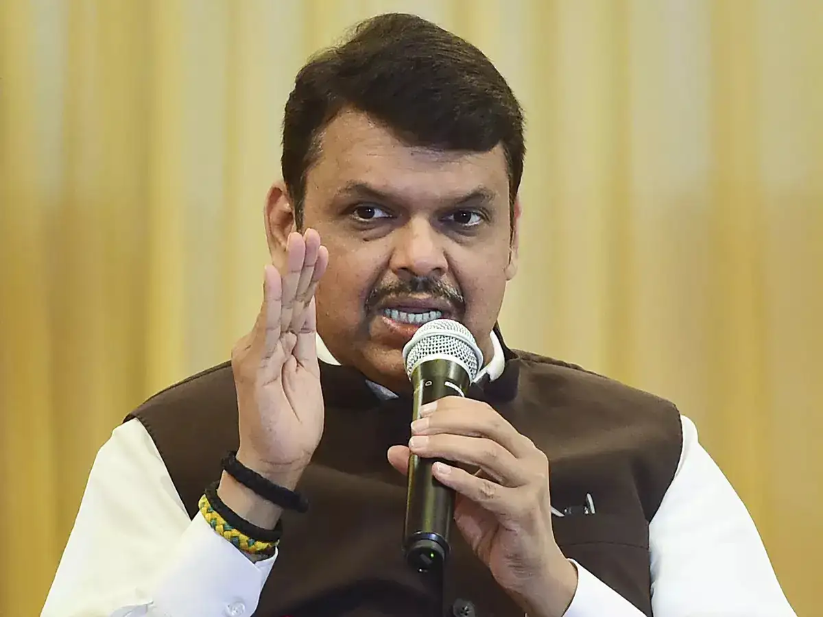 कामगार हित से समझौता नहीं, सुधारों में श्रमिकों को मिले प्राथमिकता : मुख्यमंत्री फडणवीस