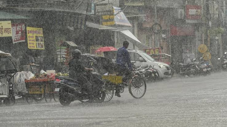 Rain Alert: महाराष्ट्र में बारिश का जोर होगा कम, लेकिन इन जिलों में बरकरार रहेगा अलर्ट; IMD ने जारी किया 5 दिनों का पूर्वानुमान