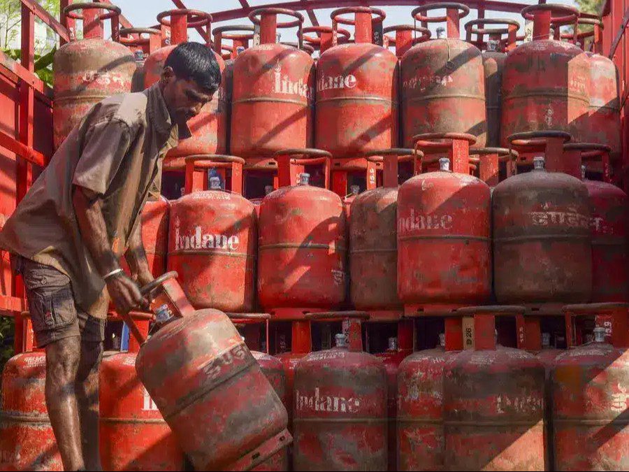 LPG पुरवठा पुन्हा सुरळीत; केंद्राने नैसर्गिक वायूवरील बहुतांश आपत्कालीन निर्बंध मागे घेतले