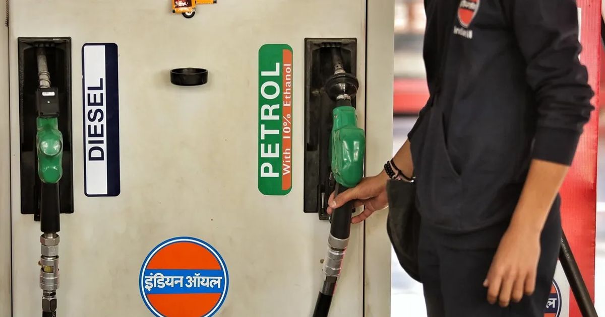 इंधन दरात दिलासा कधी? कच्च्या तेलाच्या घसरणीनंतर केंद्रीय मंत्र्यांचे वक्तव्य
