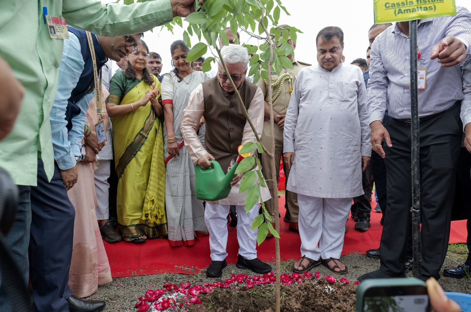 राज्यपाल जिष्णू देव वर्मा और नितिन गडकरी ने RTMNU में किया पौधारोपण, 1000 पेड़ों से हरित परिसर बनाने की पहल