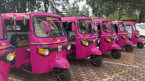पुणे में ‘पिंक ई-ऑटो’ योजना की रफ्तार धीमी, 4 हजार लक्ष्य के मुकाबले सिर्फ 17 महिलाओं ने शुरू किया कारोबार