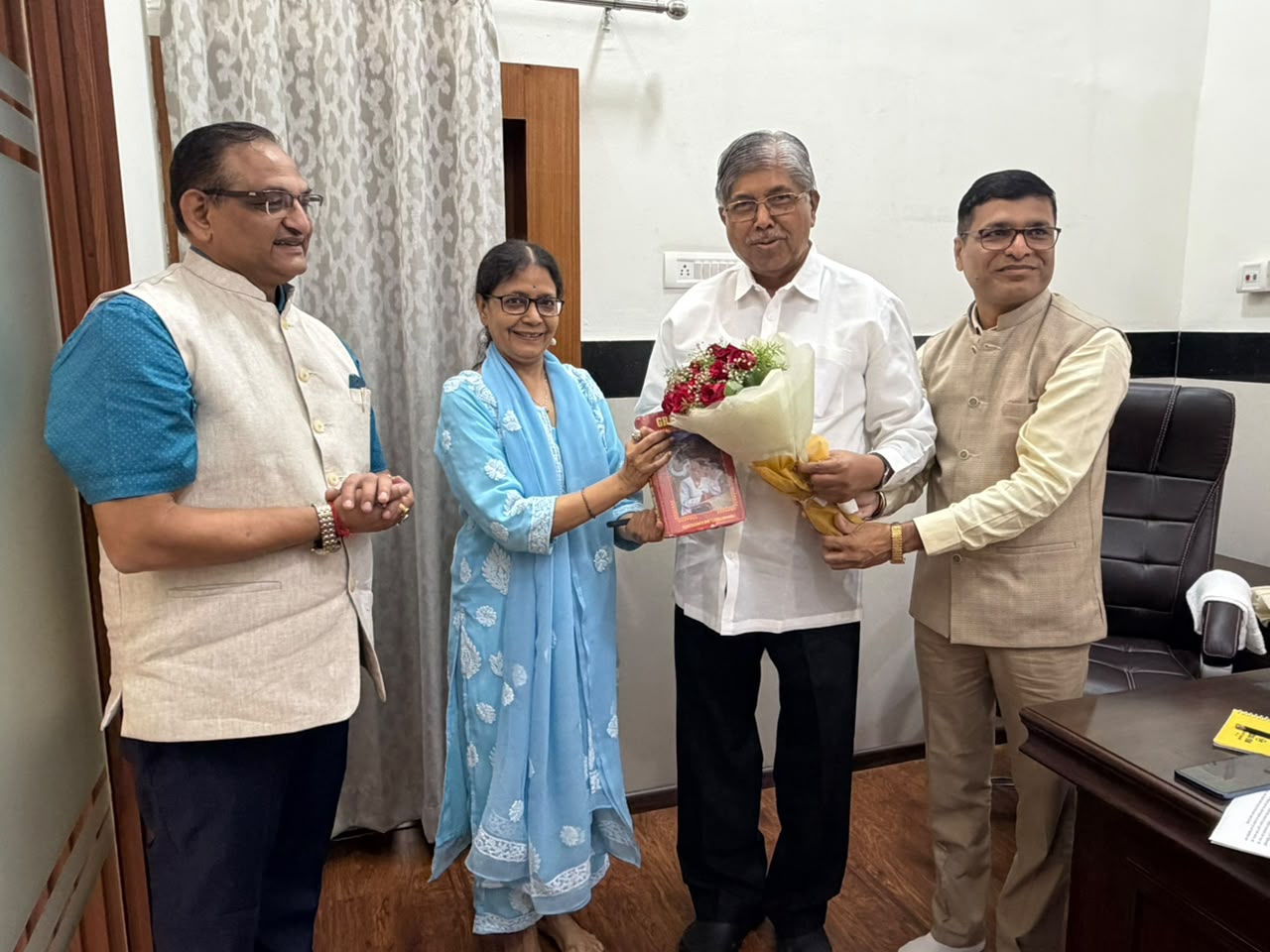 नागपुर यूनिवर्सिटी में खाली पदों पर बड़ा अपडेट, मंत्री चंद्रकांत पाटील से हुई अहम चर्चा