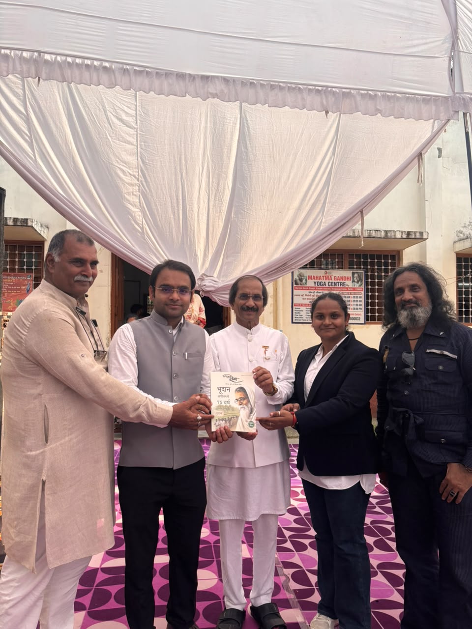 हरिजन सेवक संघ के 94वें स्थापना दिवस समारोह में दिल्ली के उपराज्यपाल सरदार तरनजीत सिंह संधु का सम्मान
