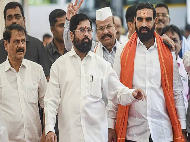 पालघर में शिवसेना का बड़ा एक्शन, 7 नेताओं पर गिरी गाज; जिलाध्यक्ष, शहरप्रमुख और विधायक पुत्र निलंबित