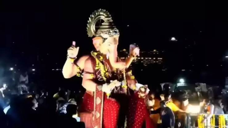 ‘अगले साल जल्दी आना!’ 22 घंटे की भव्य शोभायात्रा के बाद लालबाग के राजा को भावपूर्ण विदाई