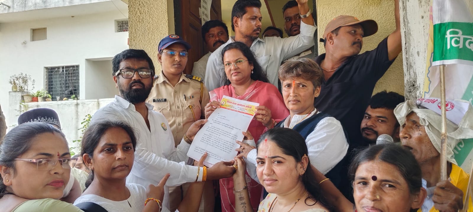 बहादुरा नगरपंचायतीच्या अवाजवी पाणी बिलाविरोधात विराआंस आक्रमक