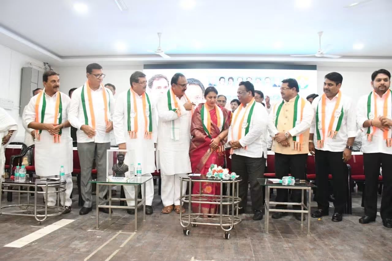यशोमती ठाकूर यांच्या नेतृत्वात अदिती पोहरे काँग्रेसच्या तंबूत!