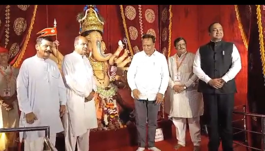 नागपुर पहुंचे आशीष शेलार, मस्कऱ्या गणपति के किए दर्शन
