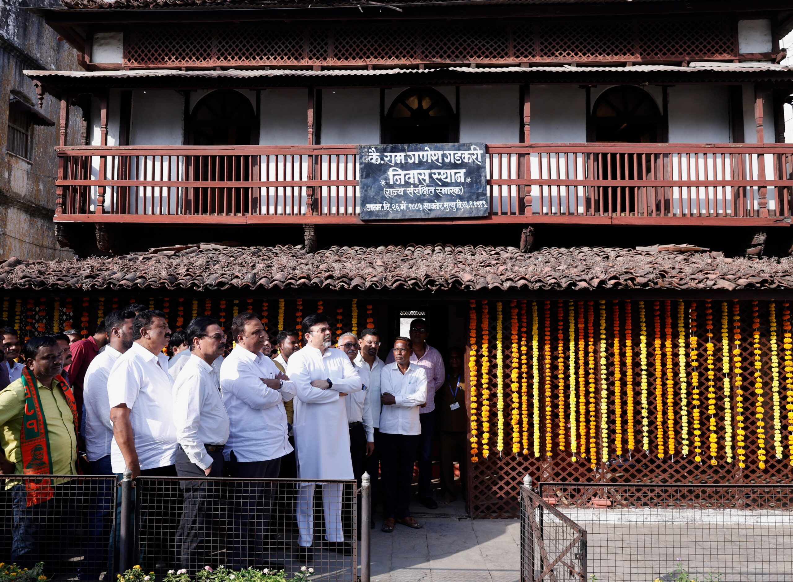 सावनेर में राम गणेश गडकरी स्मारक पहुंचे मंत्री आशिष शेलार, संरक्षण और विकास की जगी उम्मीद