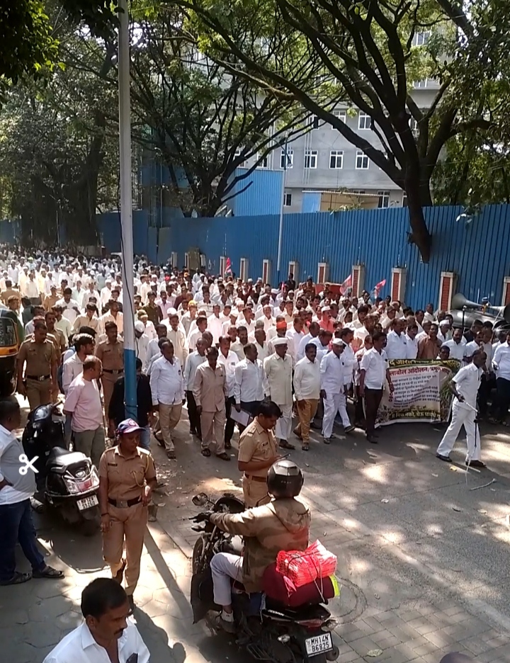 ऊसदराच्या मागण्यांसाठी साखर आयुक्तालयावर विविध शेतकरी संघटनांचे हल्लाबोल आंदोलन