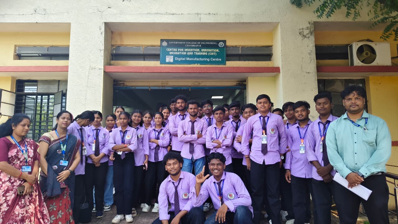 RCERT पॉलिटेक्निकच्या ९८ विद्यार्थ्यांची टाटा मोटर्स इन्क्युबेशन सेंटरला औद्योगिक भेट
