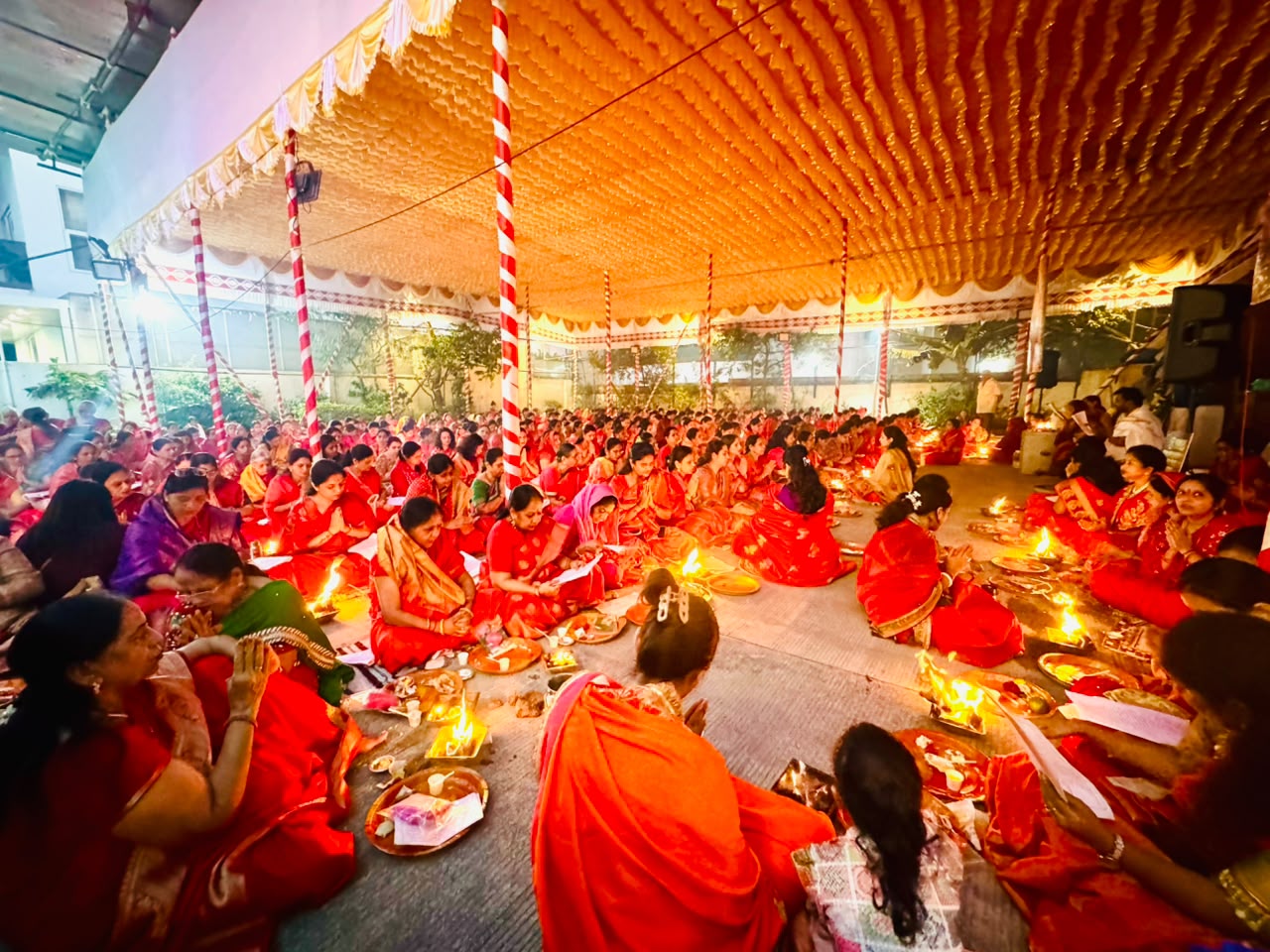 मगरपट्टा सिटीत शारदीय नवरात्रोत्सवाचा उत्साह; ३०० महिलांच्या सहभागात भव्य सामूहिक कुंकू अर्चन व श्रीसूक्त हवन संपन्न