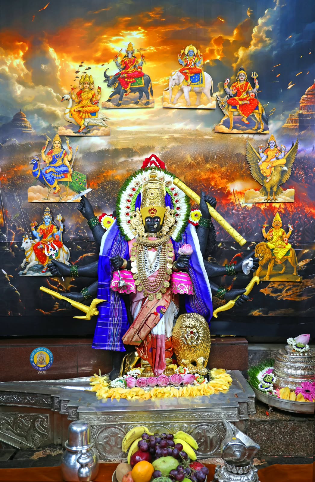 शारदीय नवरात्र महोत्सव : चतुर्थीला अष्टमातृकांसह महासरस्वती अर्थात भगवती कात्यायनीच्या रूपात सजली आई अंबाबाई