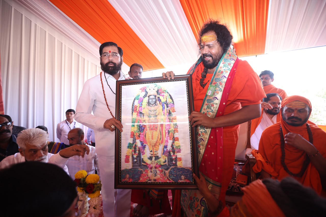 राजसत्तेपेक्षा धर्मसत्ता श्रेष्ठ; संतांच्या पायाशी नतमस्तक होऊन राज्यकारभार चालवणे हाच आमचा संस्कार