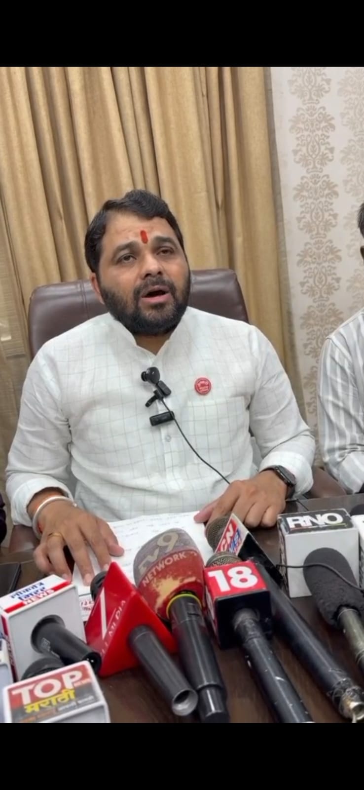 शेतकरी चंद्रकांत शिंदे यांच्या कुटुंबाला ५० लाखांची मदत द्या, पत्नीला सरकारी नोकरी द्या; रविकांत तुपकर यांचा सरकारला इशारा