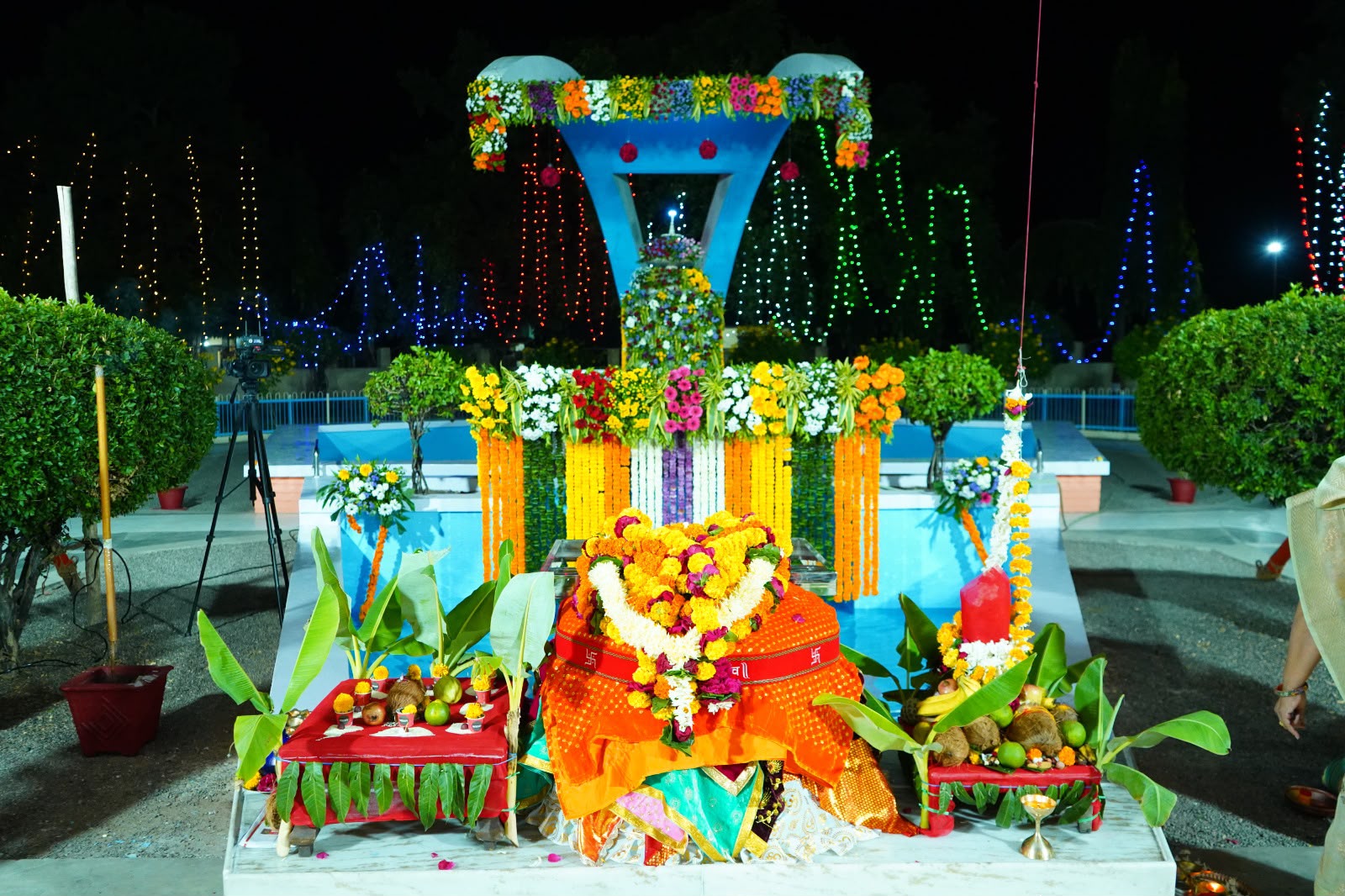 आज गुरुकुंज आश्रमात राष्ट्रसंत तुकडोजी महाराजांना मौन श्रद्धांजली
