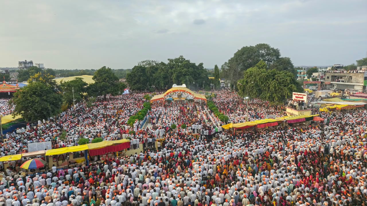 गुरुकुंज आश्रमात राष्ट्रसंत तुकडोजी महाराजांना लाखो भाविकांची साश्रुनयनांनी मौन श्रद्धांजली