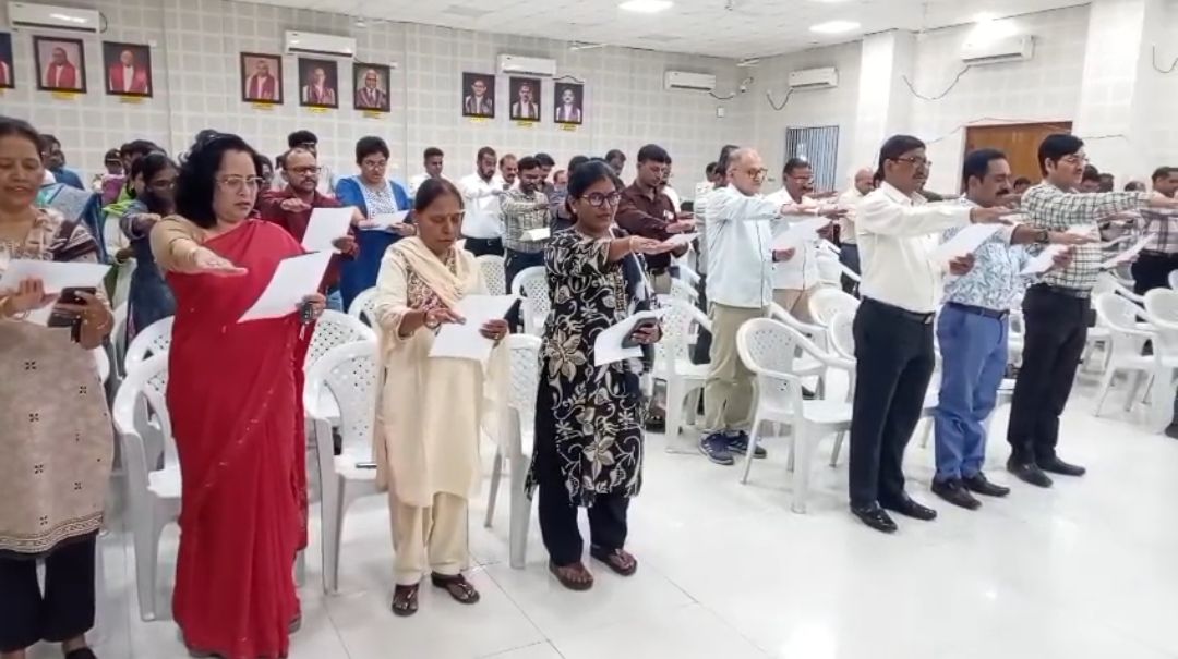 राष्ट्रीय एकता के संकल्प के साथ नागपुर विश्वविद्यालय में शपथ कार्यक्रम