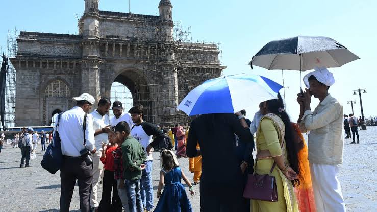 Mumbai Weather: मुंबईकर संभलकर! अगले 72 घंटे बढ़ेगी गर्मी, घर से निकलते समय रखें खास ध्यान