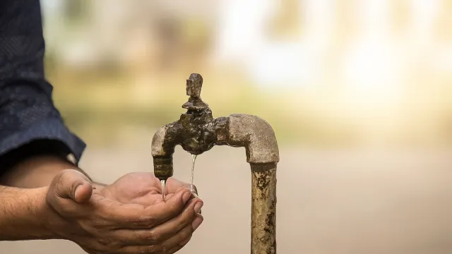 Maharashtra Water Cut : महाराष्ट्र में 10% पानी कटौती लागू, फडणवीस सरकार का बड़ा फैसला