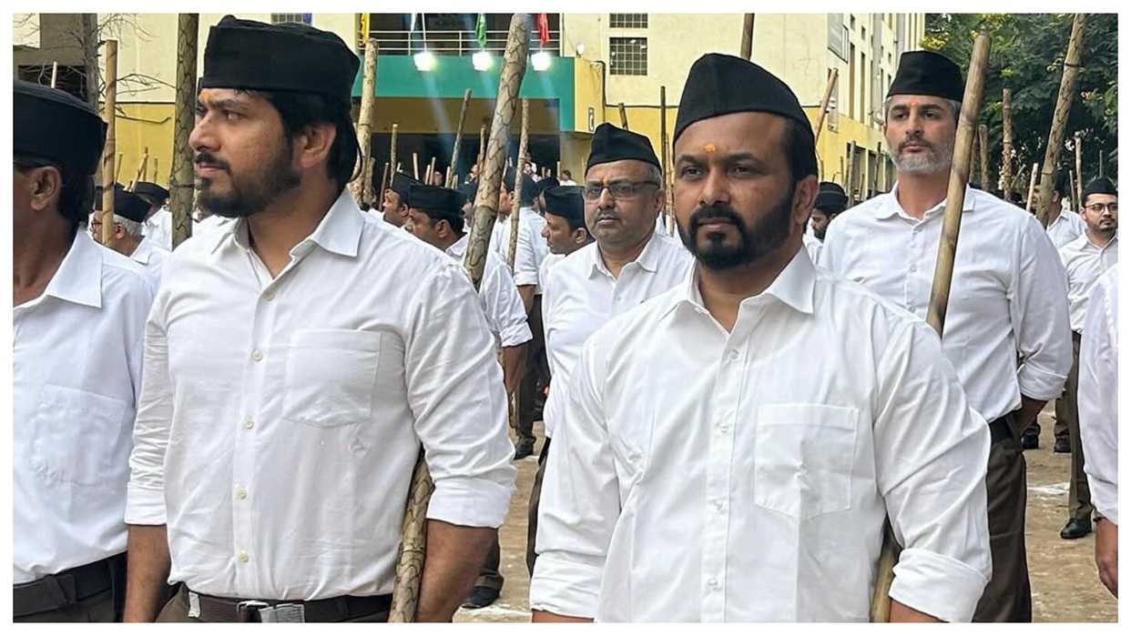 काली टोपी, सफेद शर्ट और खाकी पैंट में दिखे केदार जाधव, RSS के पथसंचलन में हुए शामिल